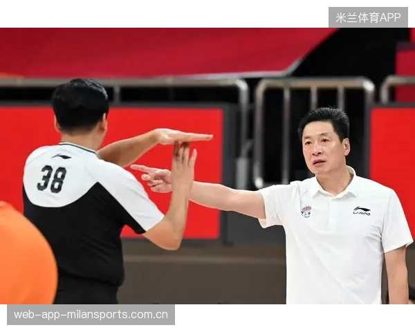 李春江场边调整高效，上海攻防两端顺畅流通